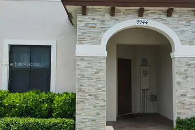 9944 SW 228th Ter, Miami: photo 1 of 25