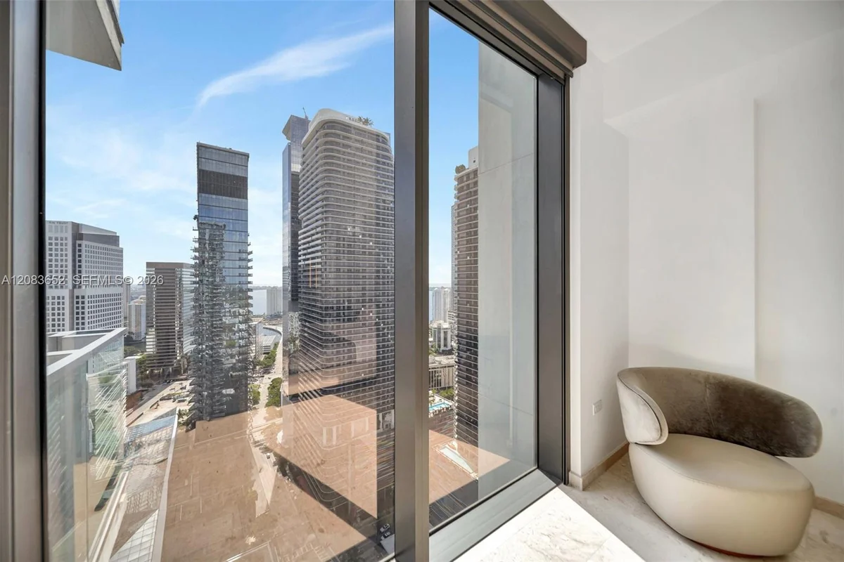 88 SW 7th St #3203, Miami: photo 1 of 50