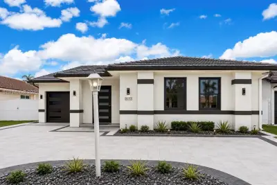 9053 NW 146th Ter, Miami Lakes: photo 1 of 30