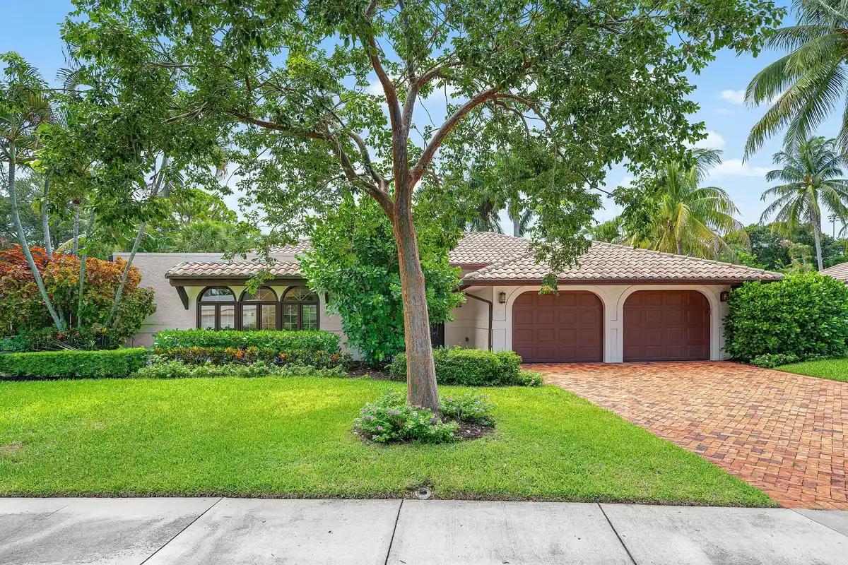 2570 NW 27th St, Boca Raton: photo 1 of 49