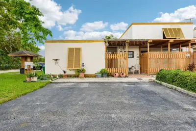 13130 SW 15th Ln, Miami: photo 1 of 30