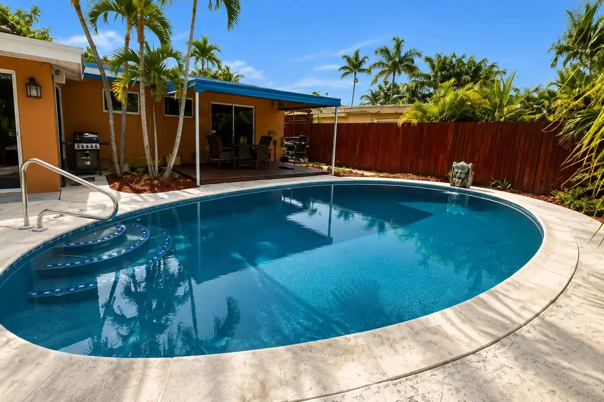 2041 SW 23rd Ave, Fort Lauderdale: photo 1 of 32