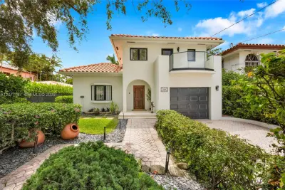 428 SW 19th Rd, Miami: photo 1 of 28