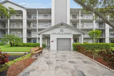 12501 SW 14th St #401R, Pembroke Pines: photo 1 of 30