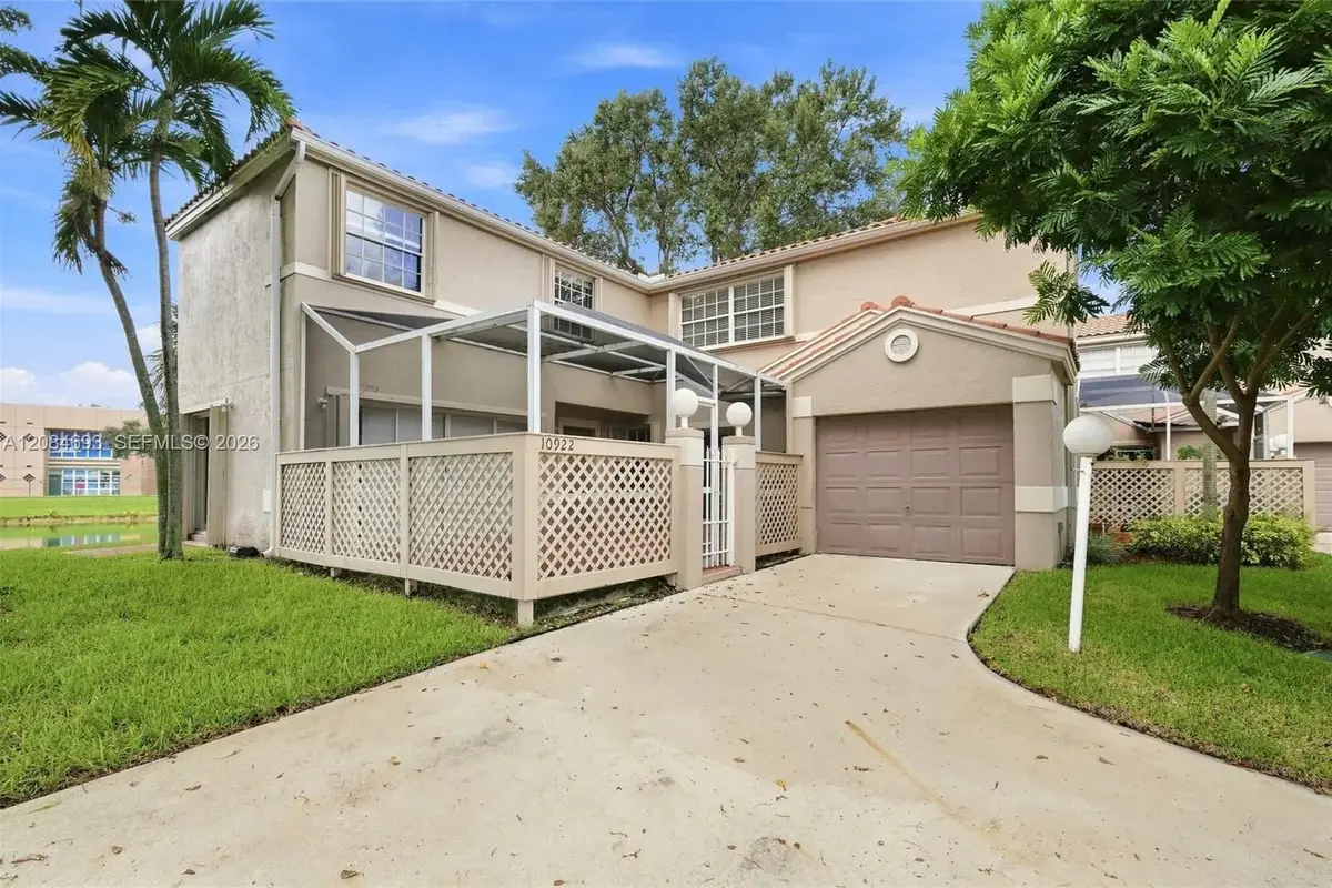 10922 Chandler Dr, Cooper City: photo 1 of 48
