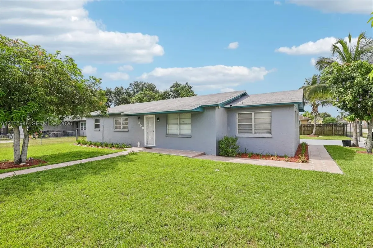 3398 NW 212th St, Miami Gardens: photo 1 of 31