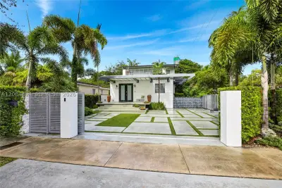 101 SW 21st Rd, Miami: photo 1 of 26