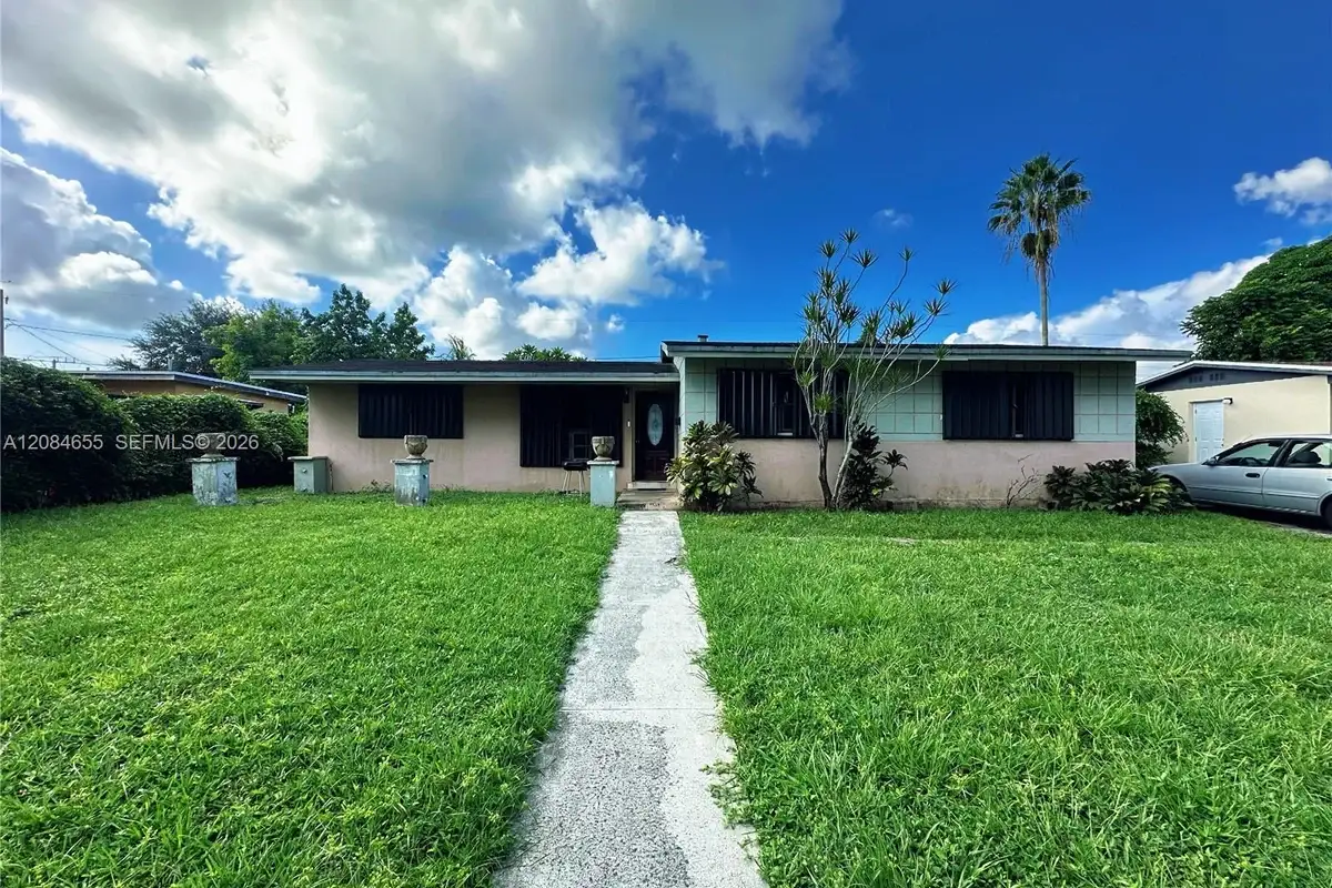 1410 NW 174th St, Miami Gardens: photo 1 of 4