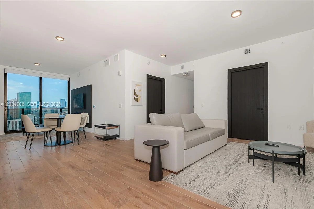 398 NE 5th St #3417, Miami: photo 1 of 38