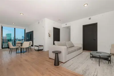 398 NE 5th St #3417, Miami: photo 1 of 38