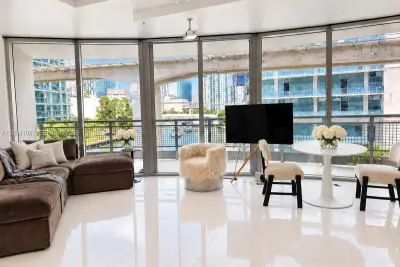 690 SW 1st Ct #602, Miami: photo 1 of 23