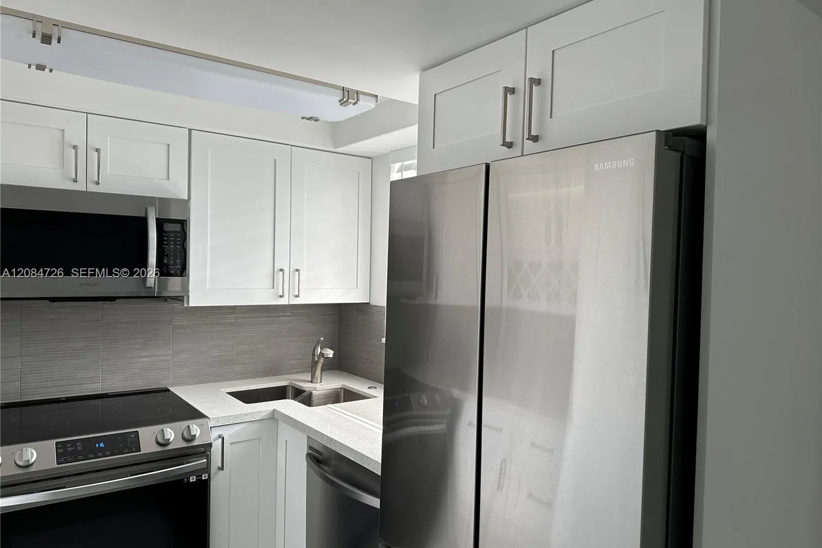 1333 E Hallandale Beach Blvd #423, Hallandale Beach: photo 1 of 20