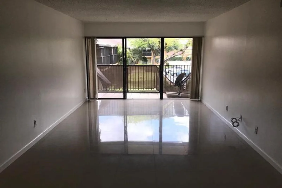5825 Washington St #40, Hollywood: photo 1 of 16