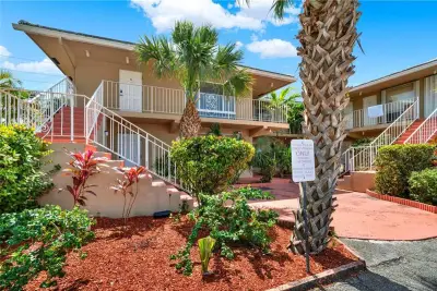 2864 NE 32nd St #7, Fort Lauderdale: photo 1 of 34