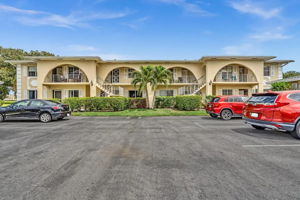 13721 Flora Pl #D, Delray Beach: photo 1 of 37