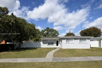12221 SW 188th St, Miami: photo 1 of 24