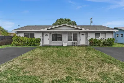 222 NE 9th Ave, Deerfield Beach: photo 1 of 51