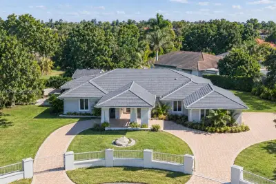 7625 SW 75th Ave, Miami: photo 1 of 48