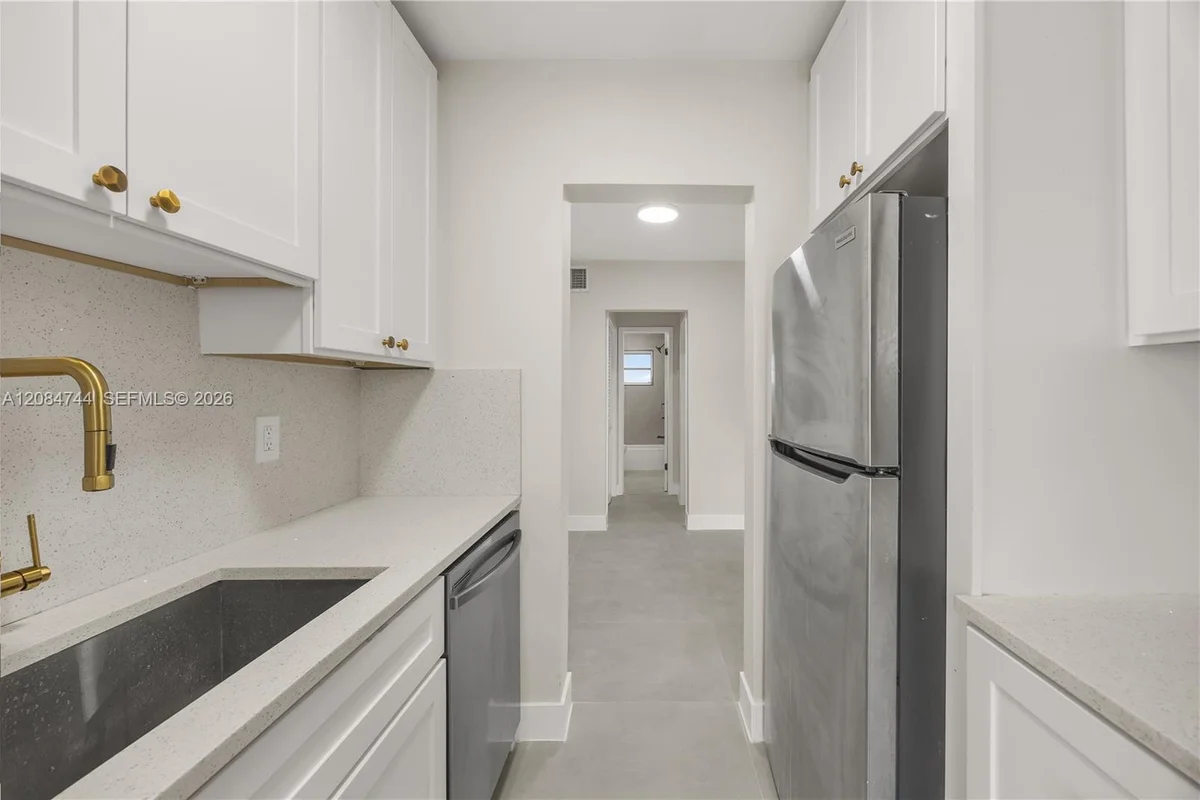 2418 Polk St #204, Hollywood: photo 1 of 17
