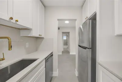 2418 Polk St #204, Hollywood: photo 1 of 17