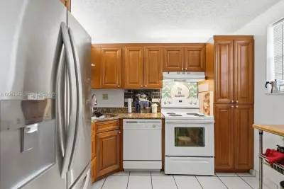 7400 NW 17th St #107, Plantation: photo 1 of 20