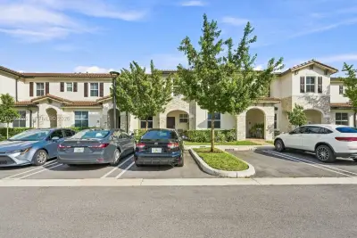 12117 NW 23rd Ct, Miami: photo 1 of 30