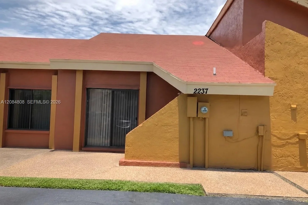 2237 NW 55th Ter, Lauderhill: photo 1 of 12