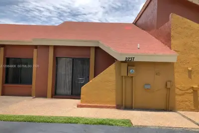 2237 NW 55th Ter, Lauderhill: photo 1 of 12