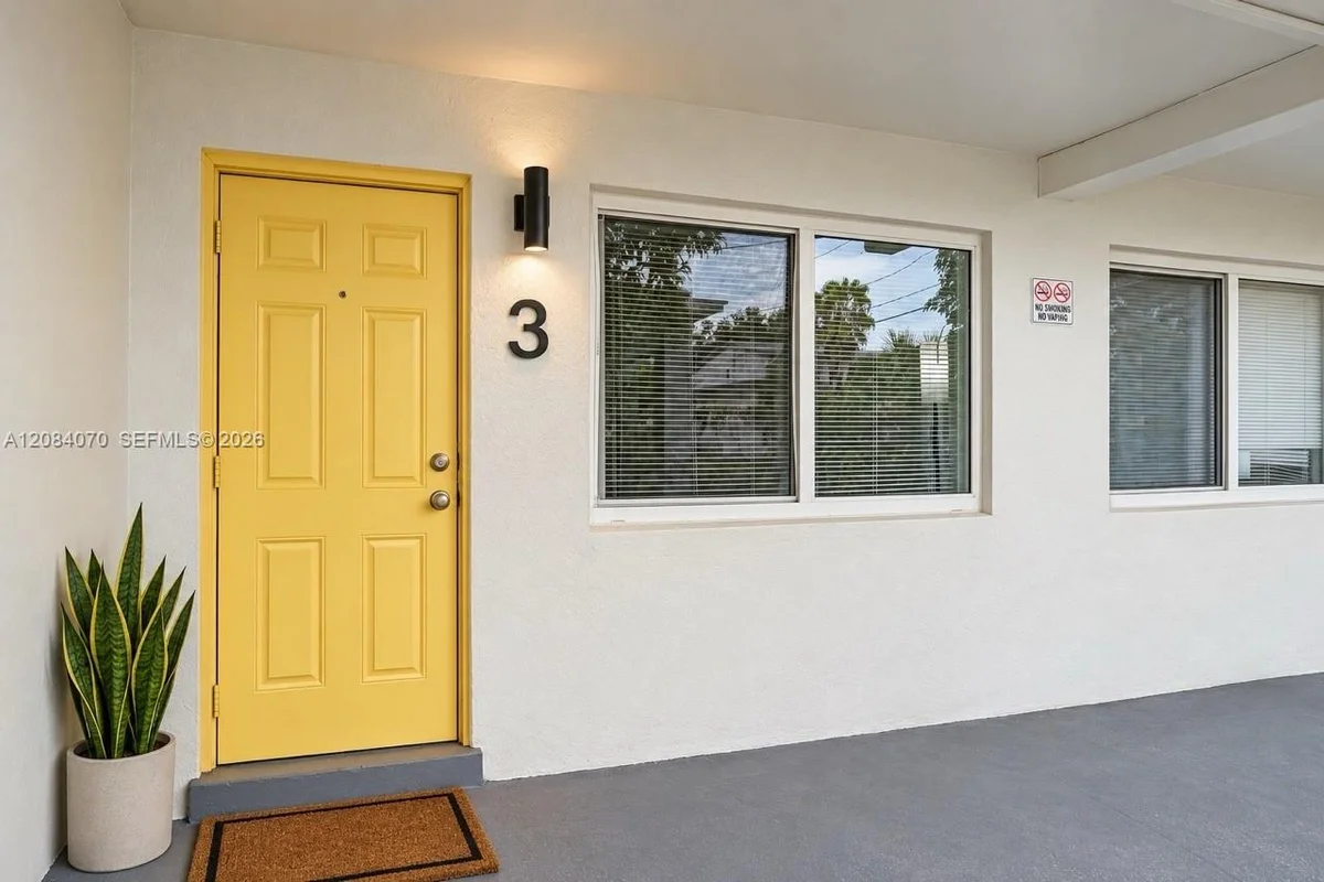 1210 NW 2nd St #3, Fort Lauderdale: photo 1 of 21