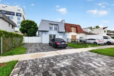 5435 SW 44th Ter, Dania Beach: photo 1 of 59