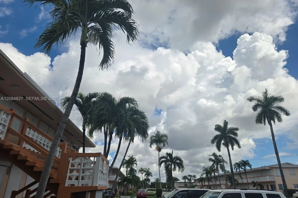 900 SW 11th Ave #7C, Hallandale Beach: photo 1 of 14
