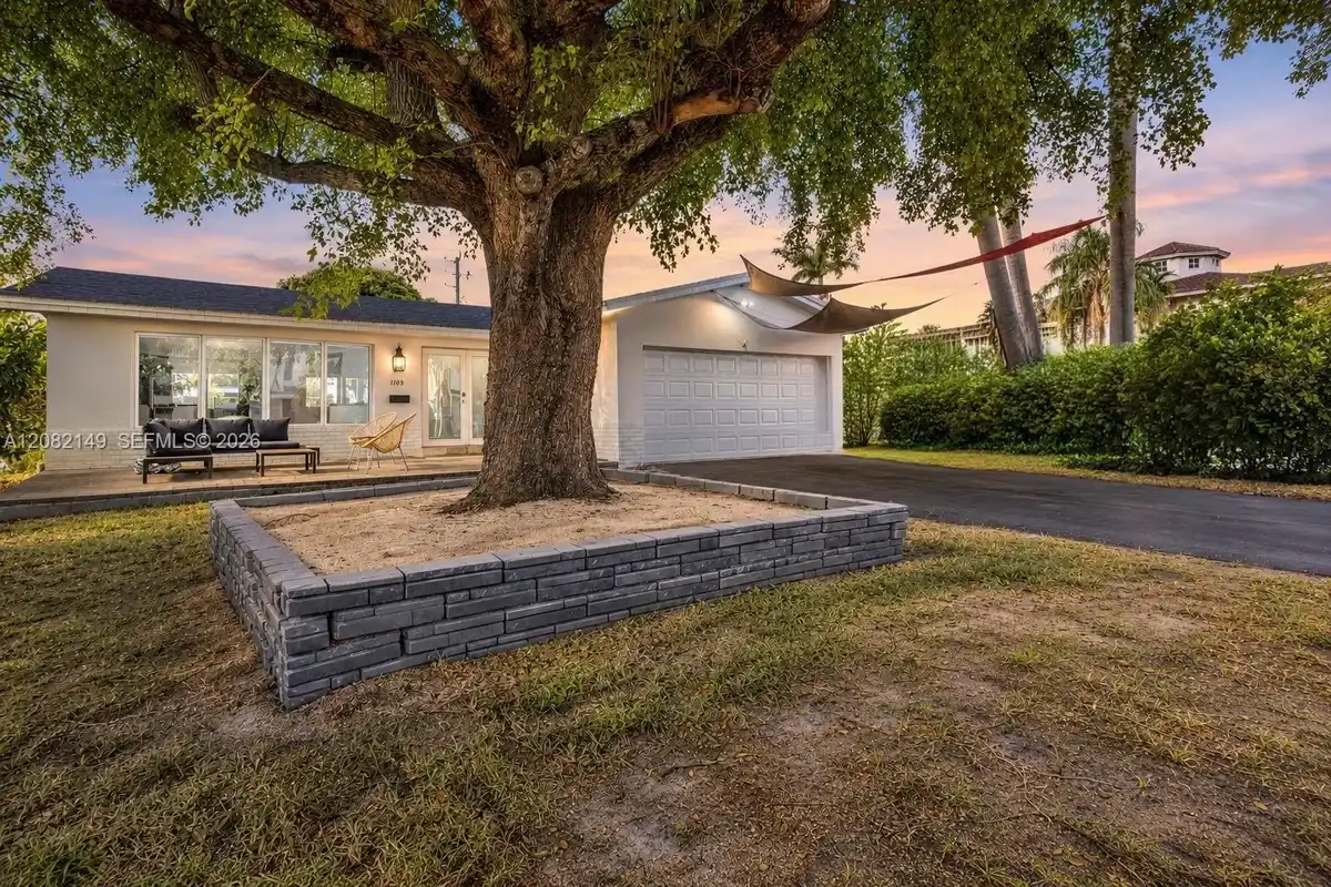 1103 Washington St, Hollywood: photo 1 of 53