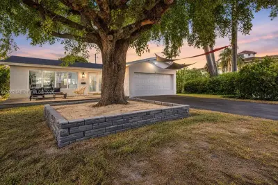 1103 Washington St, Hollywood: photo 1 of 53