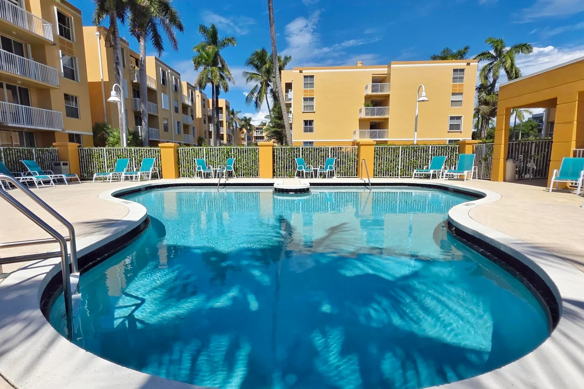 1341 SE 3rd Ave #307, Dania Beach: photo 1 of 28