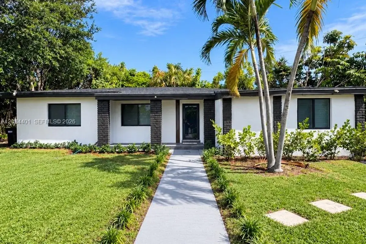 930 NE 163rd St, North Miami Beach: photo 1 of 24