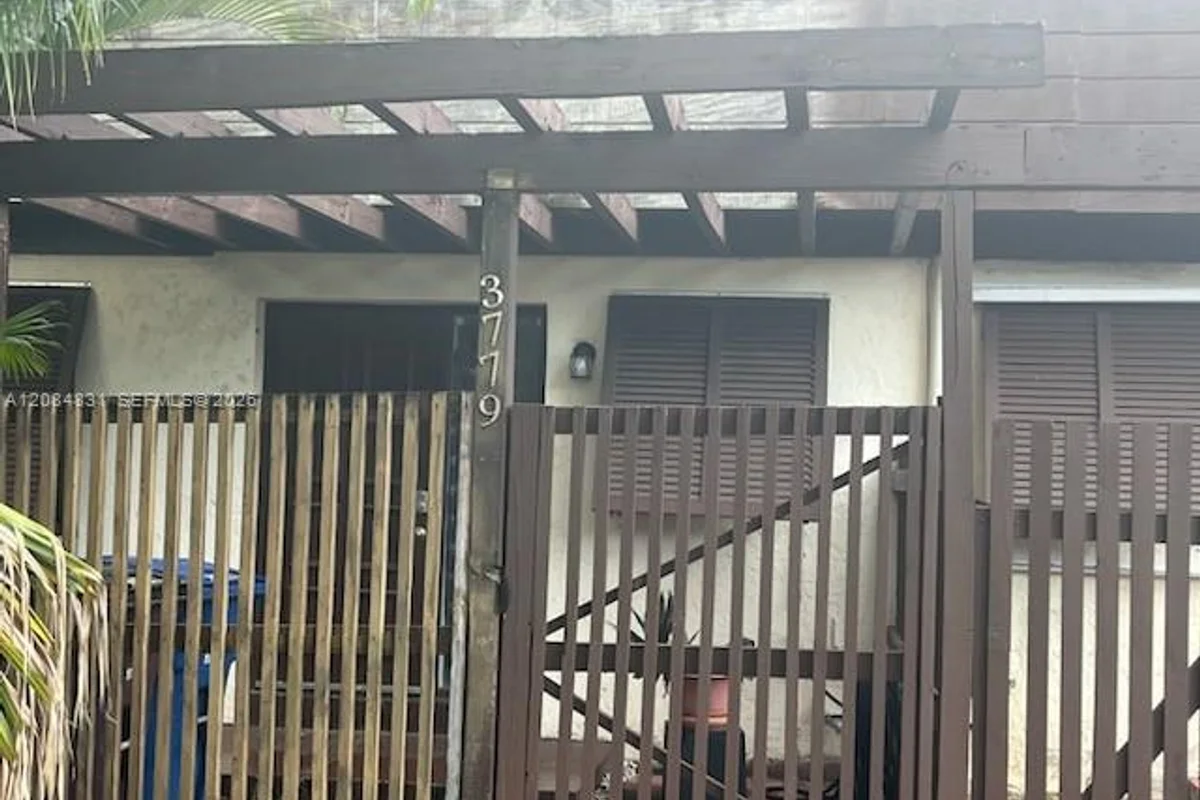 3779 Raleigh St, Hollywood: photo 1 of 28