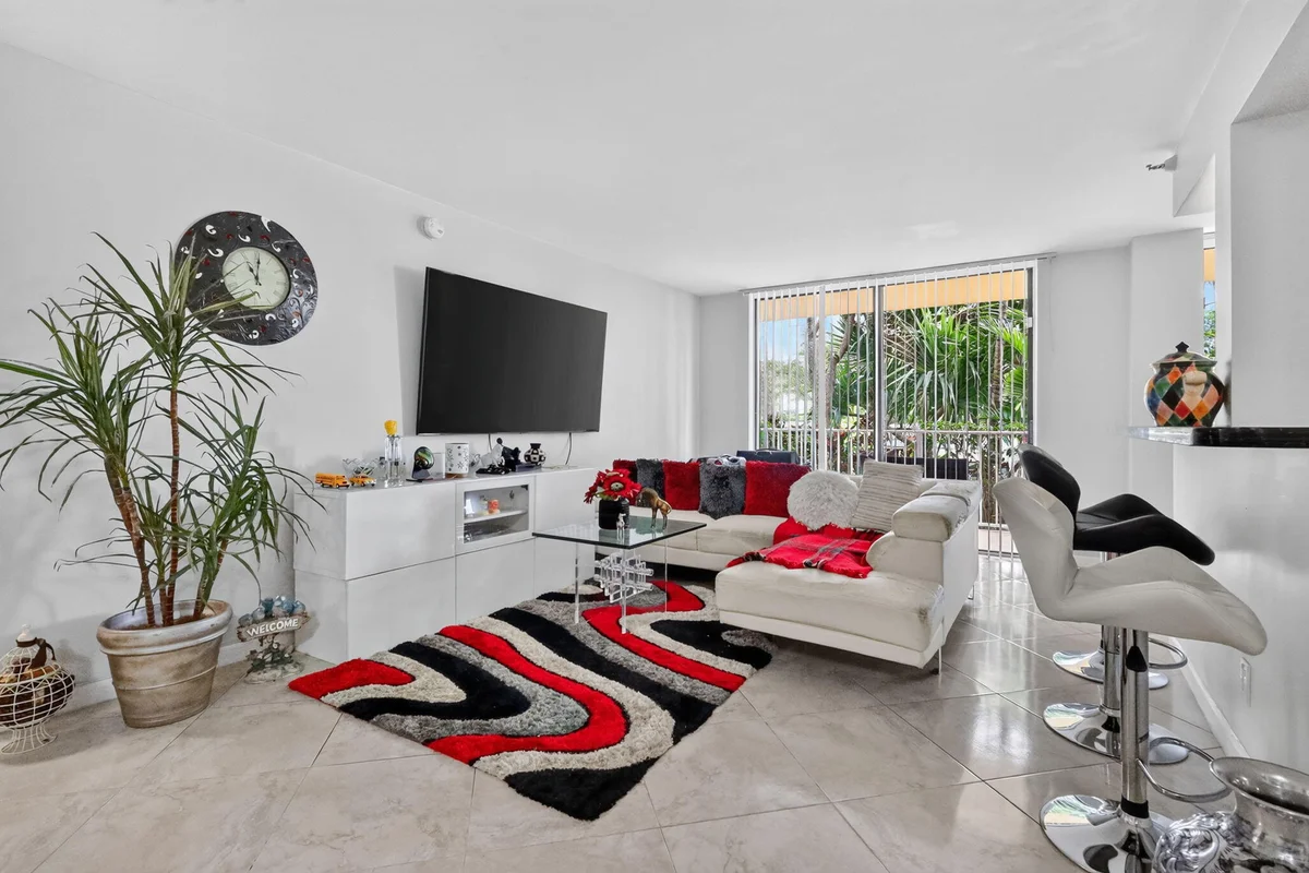 290 174th St #L18, Sunny Isles Beach: photo 1 of 37