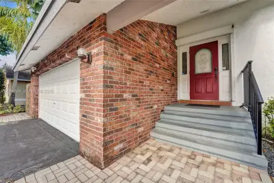 3753 NW 73rd Way, Coral Springs: photo 1 of 51
