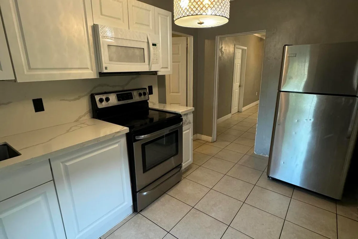 715 S B St, Lake Worth Beach: photo 1 of 13