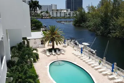 2860 NE 14th St #404D, Pompano Beach: photo 1 of 14