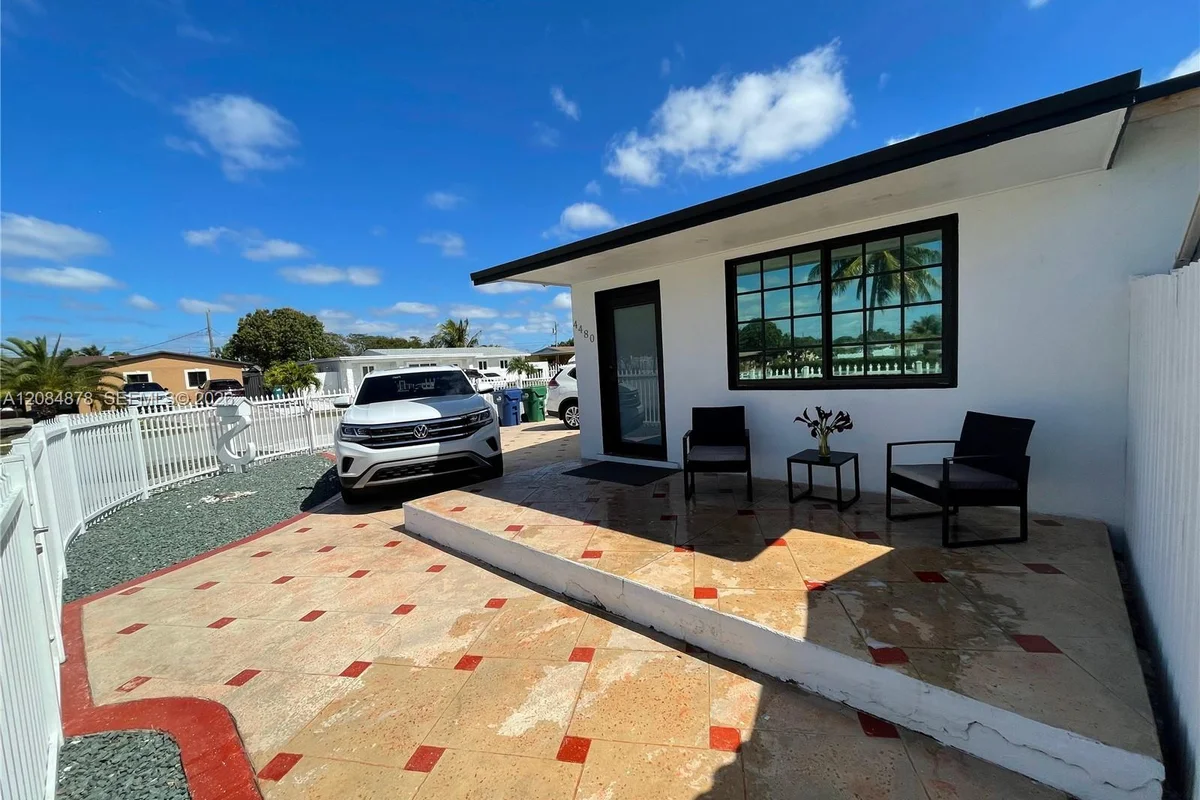 4480 NW 170th St, Miami Gardens: photo 1 of 25