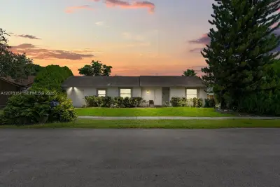 939 S Bluebird Ln, Homestead: photo 1 of 44