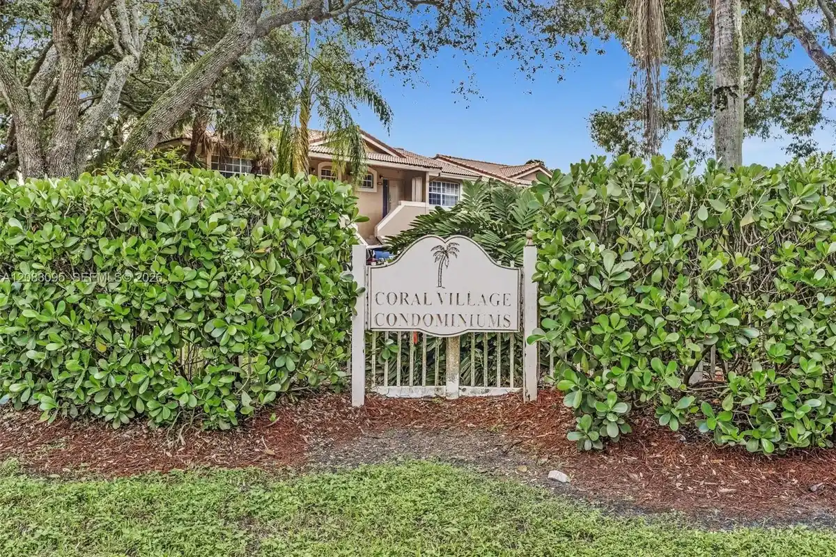11492 NW 43rd St, Coral Springs: photo 1 of 24
