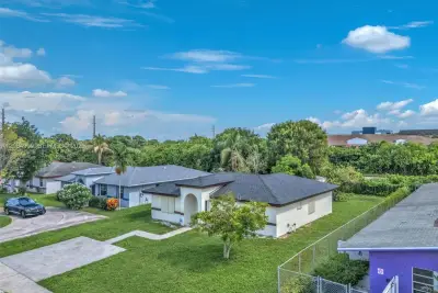 370 NW 14th St, Pompano Beach: photo 1 of 36