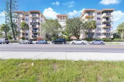 12590 NE 16th Ave #210, North Miami: photo 1 of 2