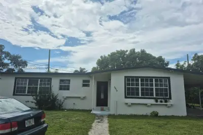3810 NW 195th St, Miami Gardens: photo 1 of 12