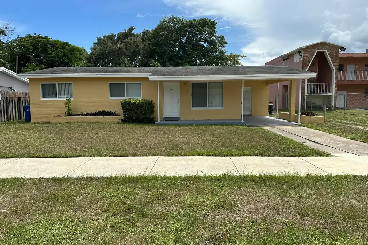 1316 NW 15th Pl NW, Fort Lauderdale: photo 1 of 13