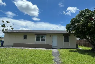 3270 NW 196th Ln, Miami Gardens: photo 1 of 17