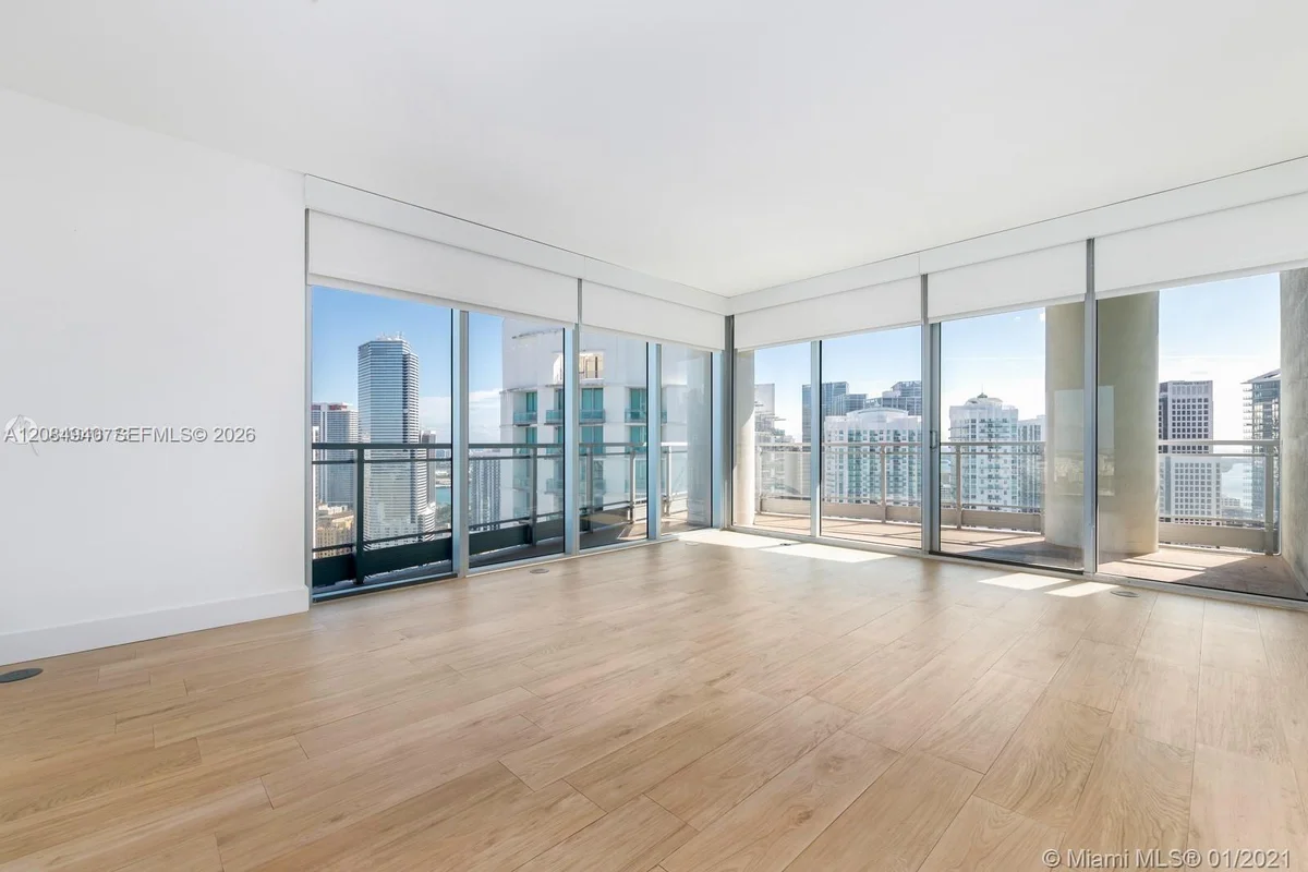 90 SW 3rd St #4004, Miami: photo 1 of 23