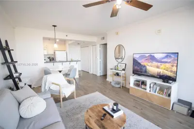 2665 SW 37th Ave #911, Miami: photo 1 of 15